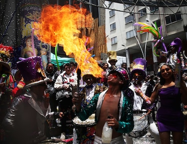 Con bailes, fuego y espuma inician las actividades del Carnaval en La Paz