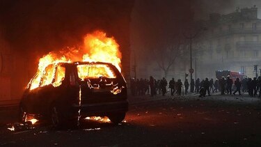 Barricadas en llamas y enfrentamientos en las protestas de los ‘chalecos amarillos’ en Francia