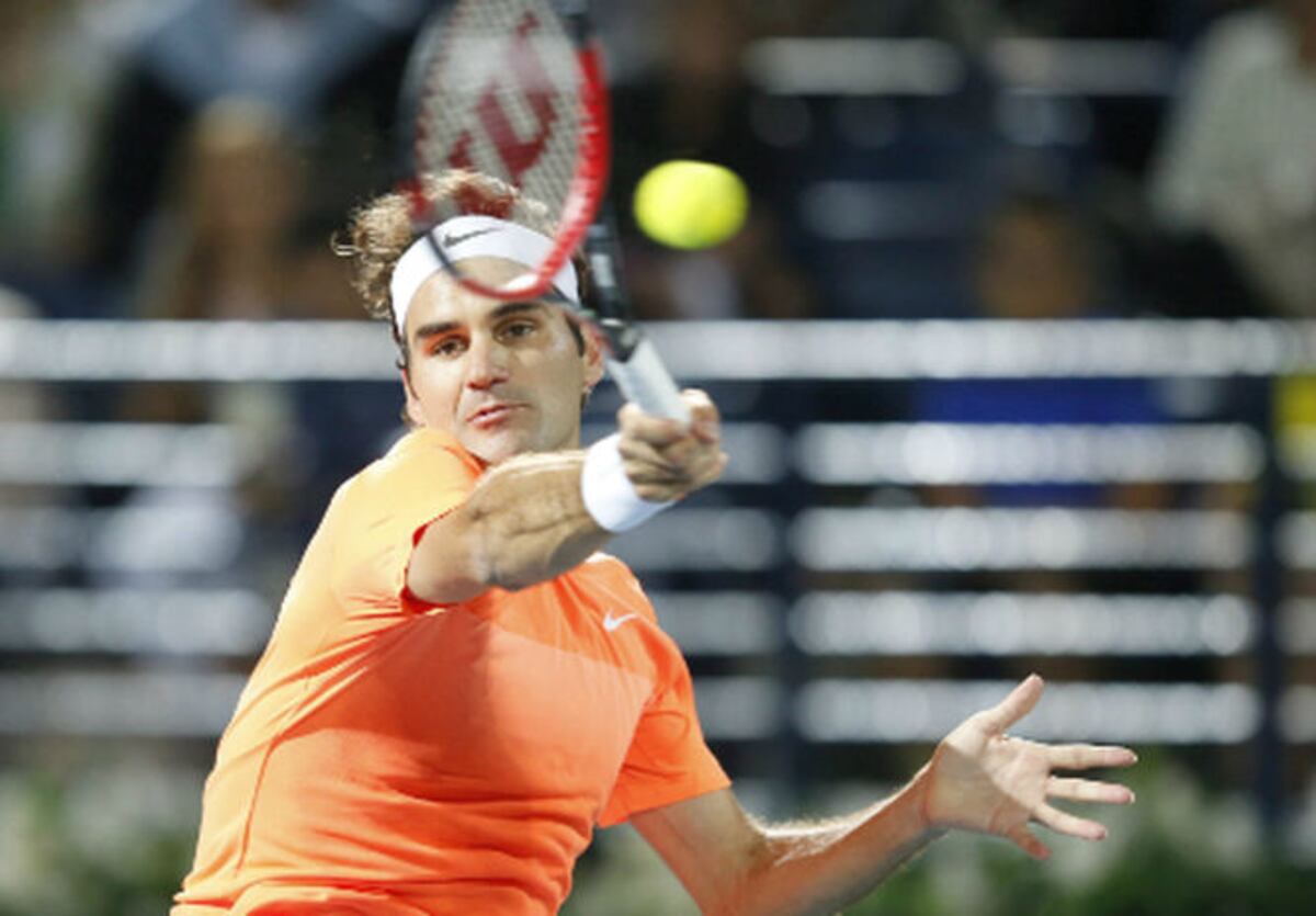 Federer revalida título en Dubai con victoria ante Djokovic