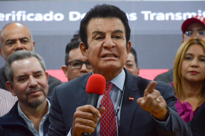 Con el 70 % escrutado, Nasralla va afianzando su liderato en las elecciones de Honduras