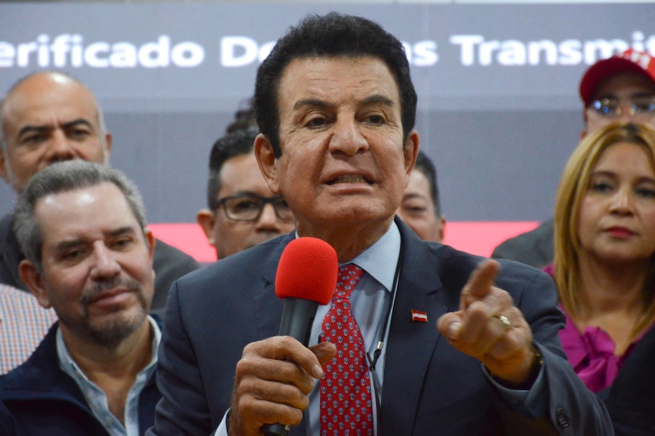 Nasralla supera a Asfura tras reanudarse el conteo preliminar de los comicios en Honduras