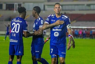 Blas Pérez lidera triunfo del Árabe Unido en la Liga Concacaf