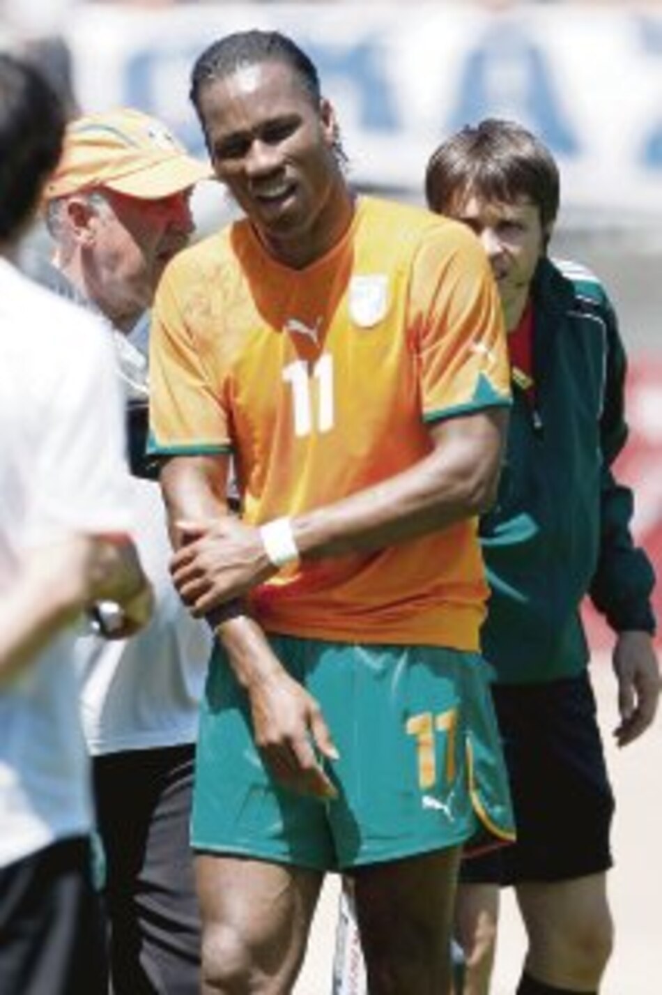 Drogba visita al equipo, pero sigue en duda