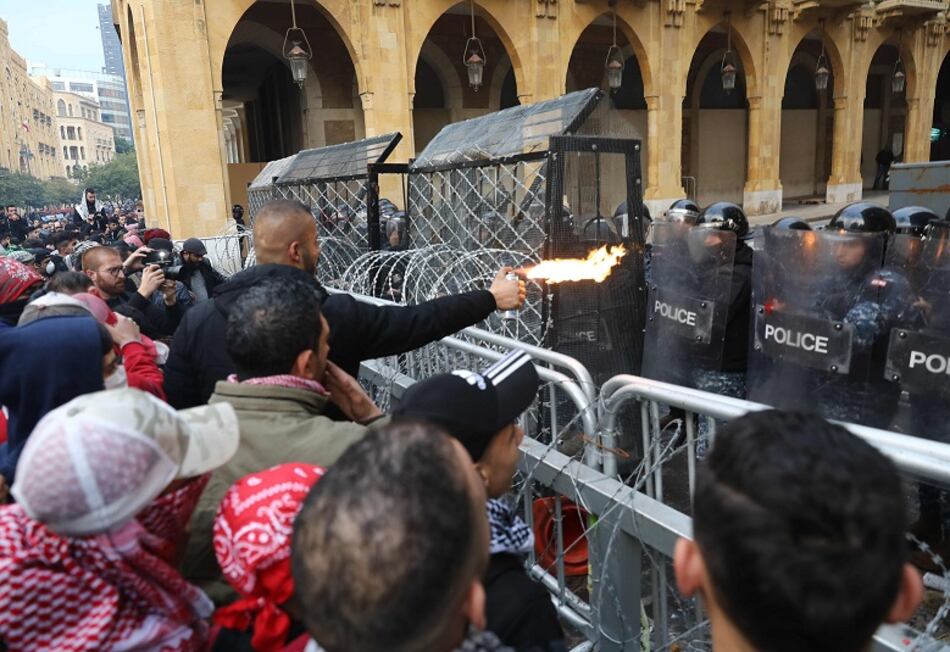 Más de 200 heridos durante enfrentamientos entre manifestantes y policías en Líbano