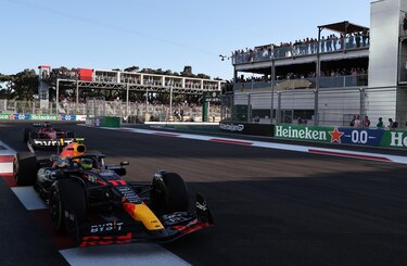 Checo Pérez ganó el ‘sprint’ delante de Leclerc; Sainz fue quinto y Alonso, sexto