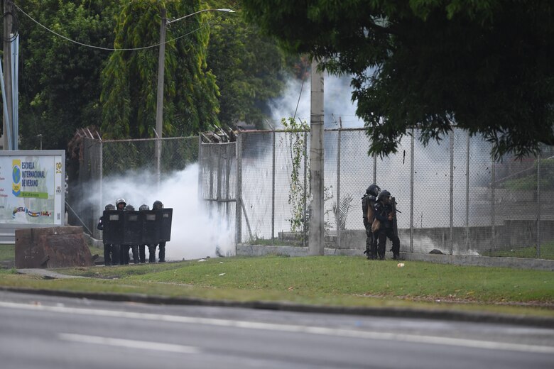 Protestas en la Universidad contra las reformas a la CSS: vía Transístmica fue reabierta