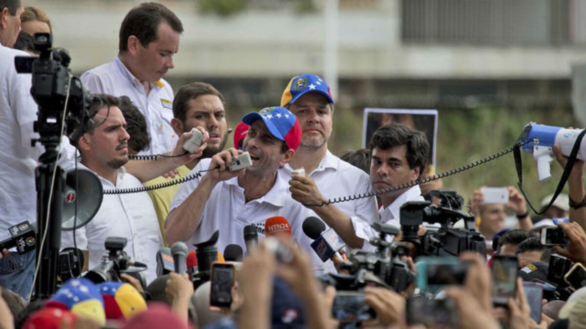 Venezuela: Oposición marcha contra la represión policial