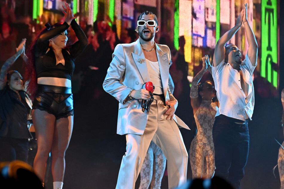 El puertorriqueño Bad Bunny, mejor artista del año en los premios VMA de MTV