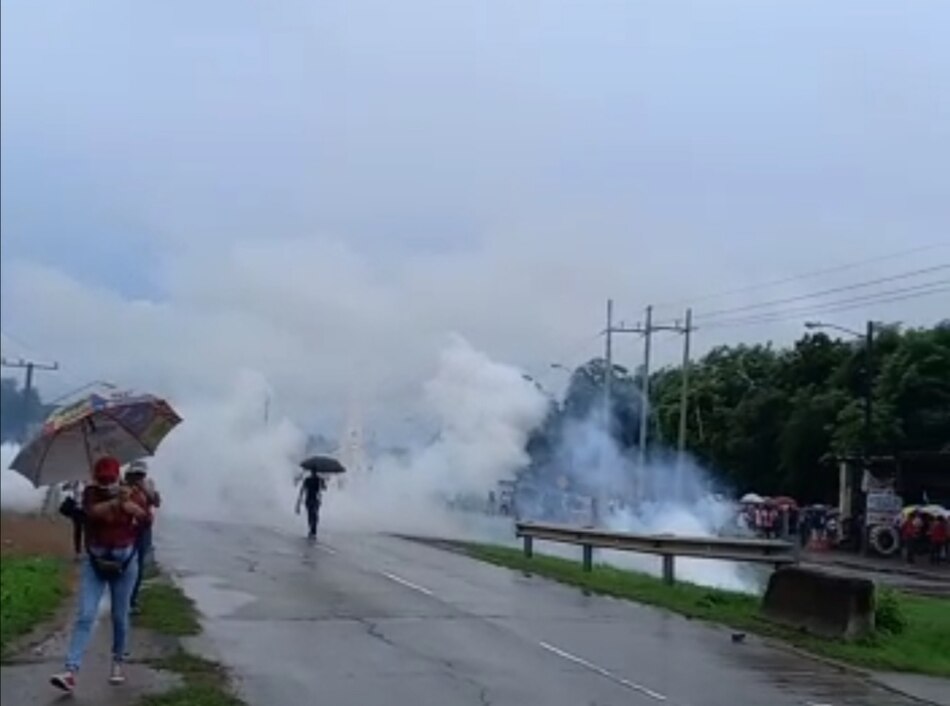 Docentes siguen en paro y protestan por el alto costo de la vida; este miércoles se instalará mesa de negociaciones