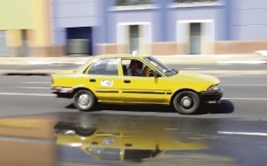 Se acaba plazo y taxistas no cambian color de autos