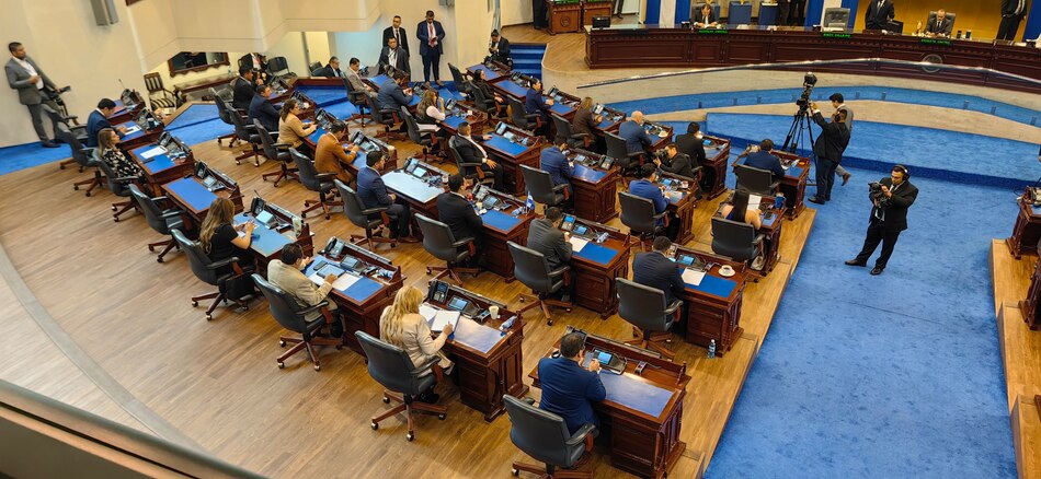 El Congreso de El Salvador elige al nuevo presidente de la Corte Suprema Justicia y a magistrados