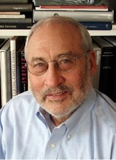 Presidente instala comité que evaluará prácticas del sistema financiero