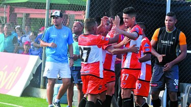 La fiesta está en el interior