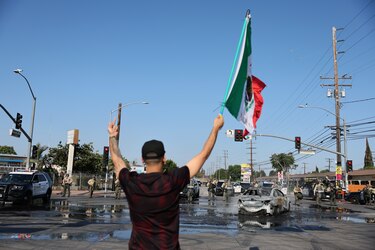 Alcaldesa de Los Ángeles firma orden ejecutiva que prohíbe a ICE usar propiedades públicas