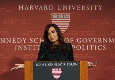 Oficialismo defiende a Fernández tras polémica alusión a su bastión electoral