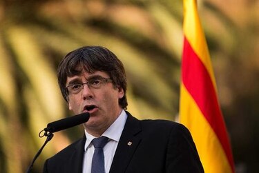 Presidente catalán prepara su respuesta a Rajoy, que amenaza suspender autonomía