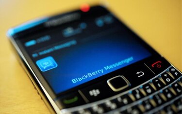 Millones de usuarios de BlackBerry, sin servicio por tercer día