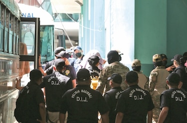 La Policía Nacional y el Senan redoblan la vigilancia en  la costa abajo de Colón 