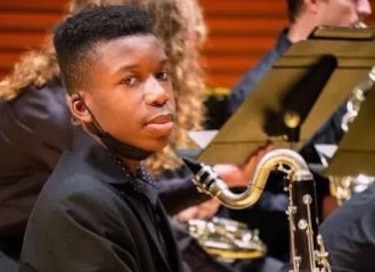 Acusan a hombre por balear a joven afroamericano que tocó el timbre de una casa equivocada