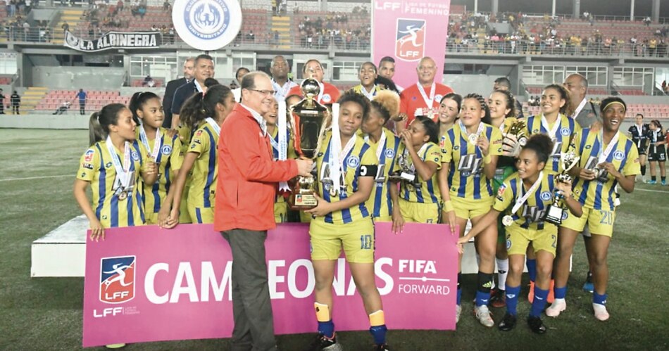 CD Universitario reina en el fútbol femenino panameño
