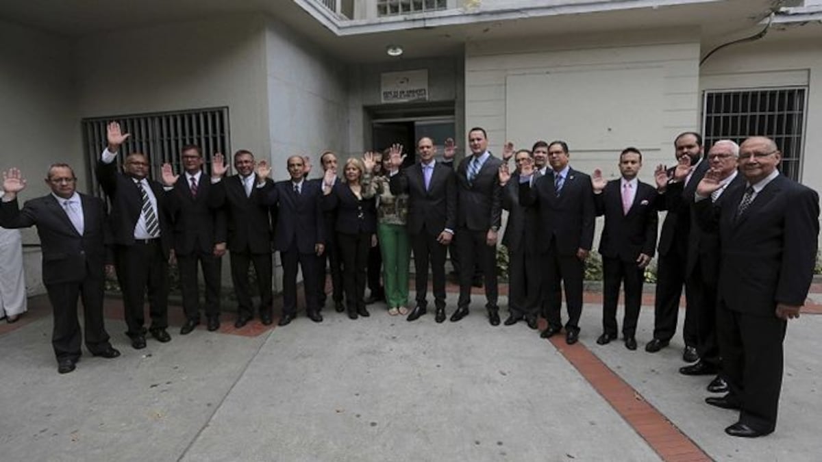 Parlamento venezolano juramenta una Corte Suprema paralela