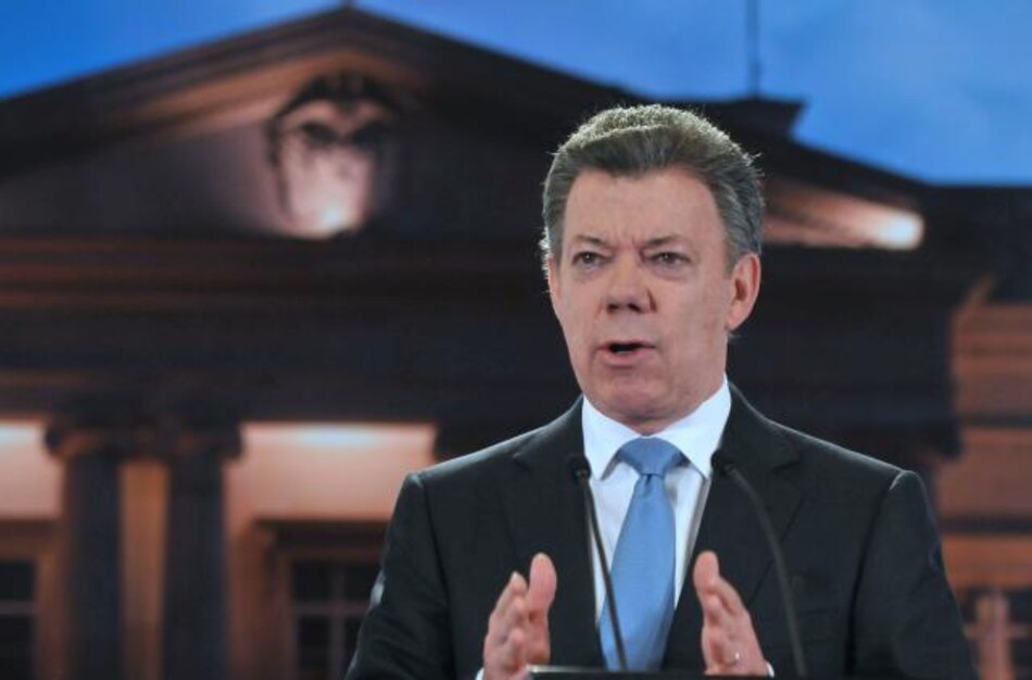 Santos pide no hacer 'política con el terrorismo' y rodear a fuerza pública