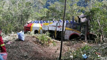 Accidente carretero deja 17 muertos en el norte de Bolivia