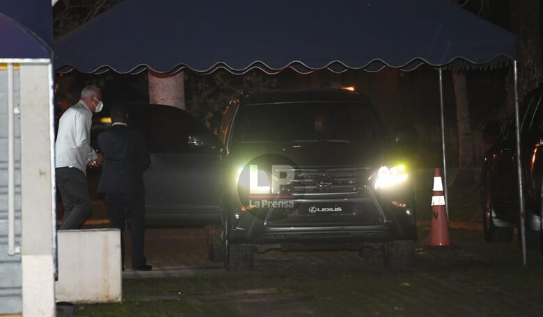 Buscan al conserje del edificio en Coco del Mar donde operaba centro oculto de vacunación