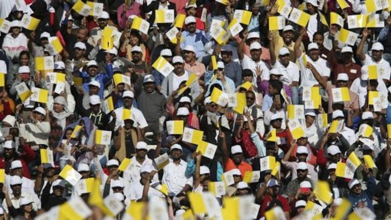 El papa Francisco hace vibrar en Abu Dabi a fieles de una multitud de países