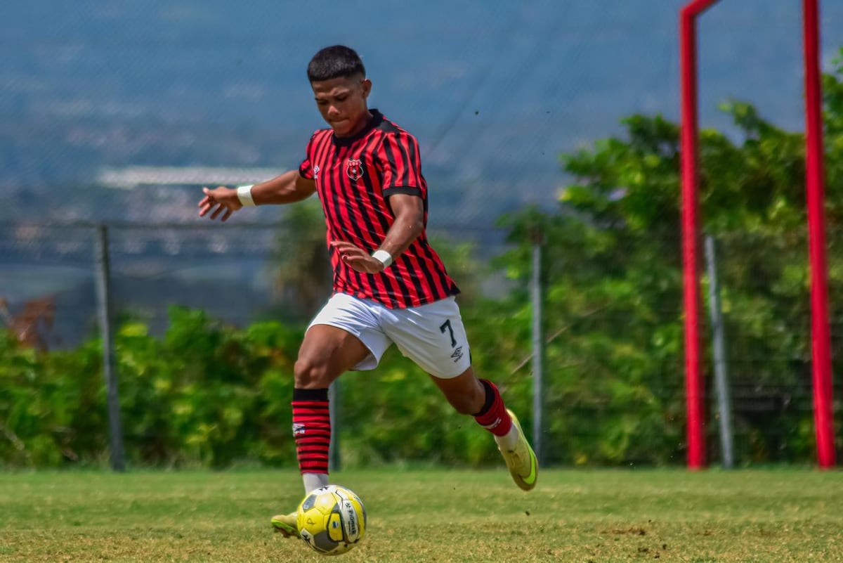 Raheen Cuello, entre los panameños más jóvenes en debutar en el fútbol de Costa Rica