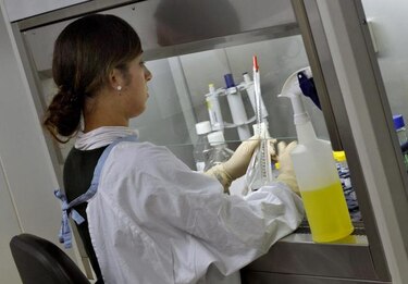 Estrategia de la OMS busca erradicar brotes de polio en 2014