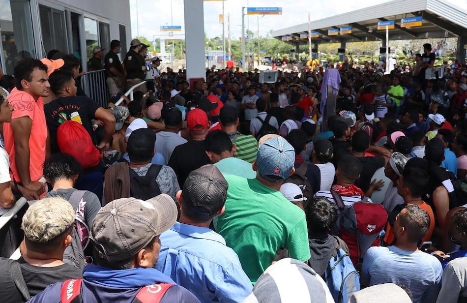 Se dispersa caravana de migrantes encabezada por venezolanos en el sur de México