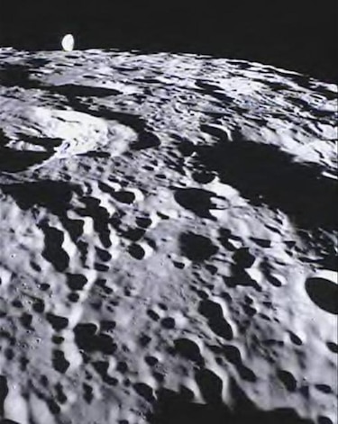 Detectan agua en el interior de cristales sobre la superficie lunar