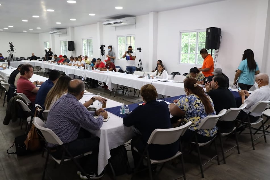 Ejecutivo insiste en pasar a la segunda fase del diálogo; alianzas dicen que aún no se terminan de discutir los temas