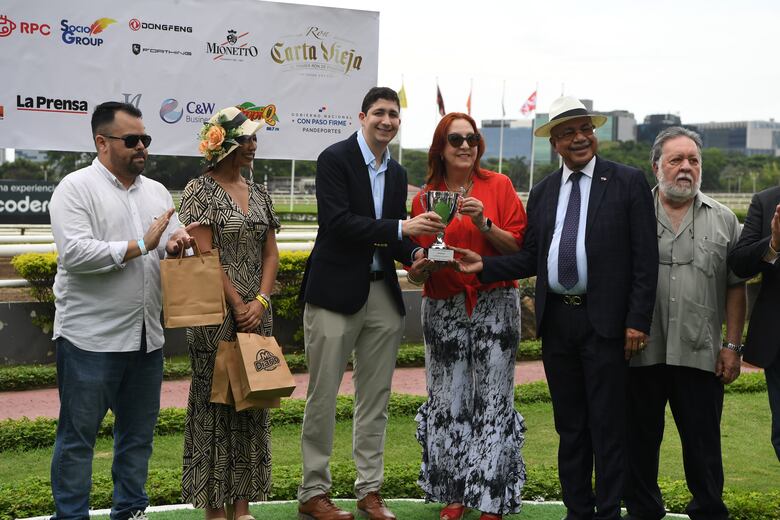 El ejemplar ‘Nevado’ se lleva el Hándicap ‘La Prensa-Mi Diario’