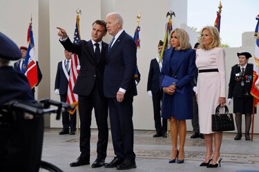Macron recibe a Biden en el Arco del Triunfo en el inicio de la visita bilateral