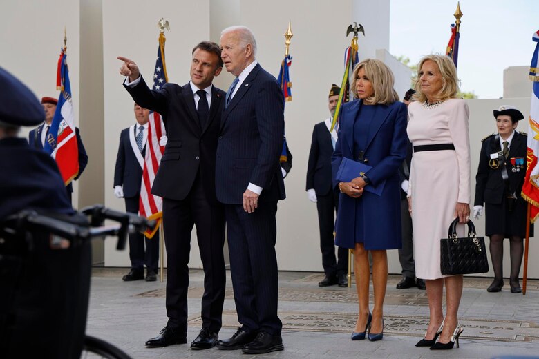 Macron recibe a Biden en el Arco del Triunfo en el inicio de la visita bilateral