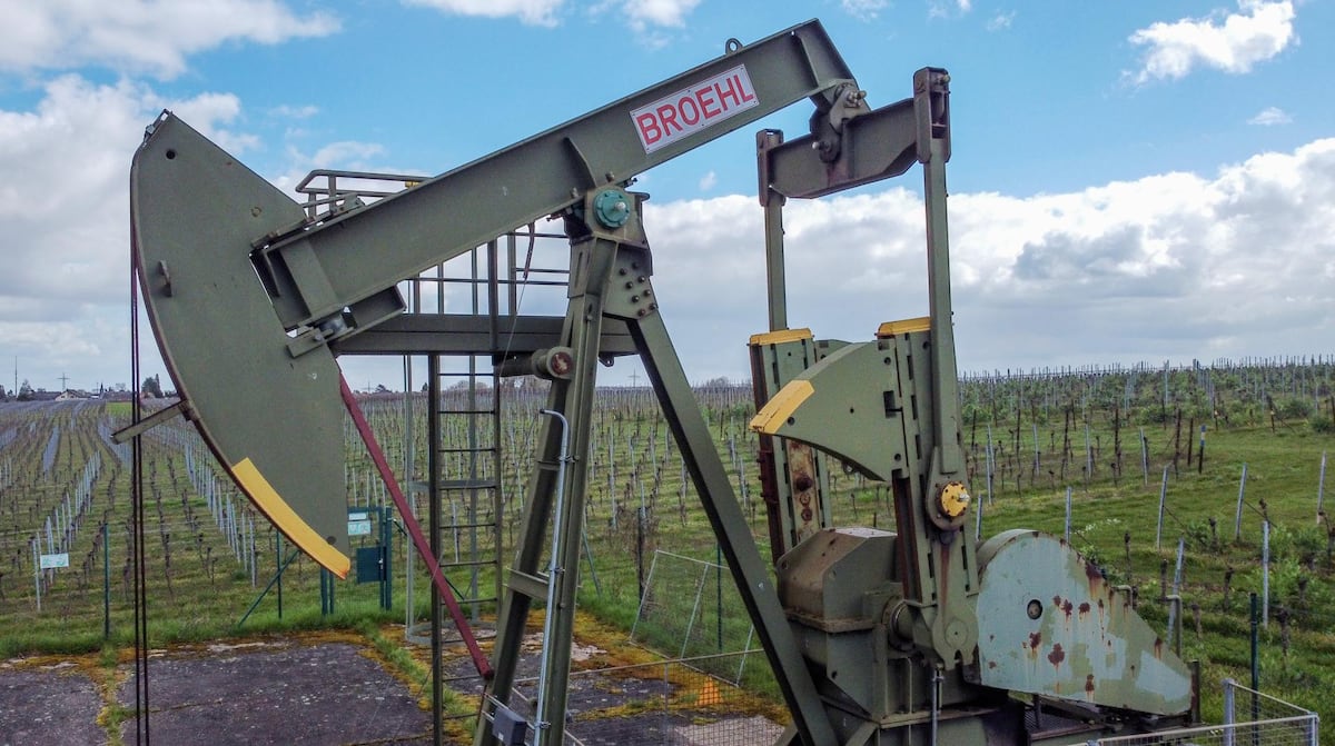 Las bolsas europeas caen alrededor del 1 % mientras el petróleo sube cerca del 4 %