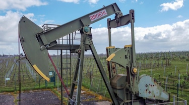 Las bolsas europeas caen alrededor del 1% mientras el petróleo sube cerca del 4%