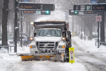 Millones de estadounidenses se refugian de tormenta de nieve que golpea el este del país