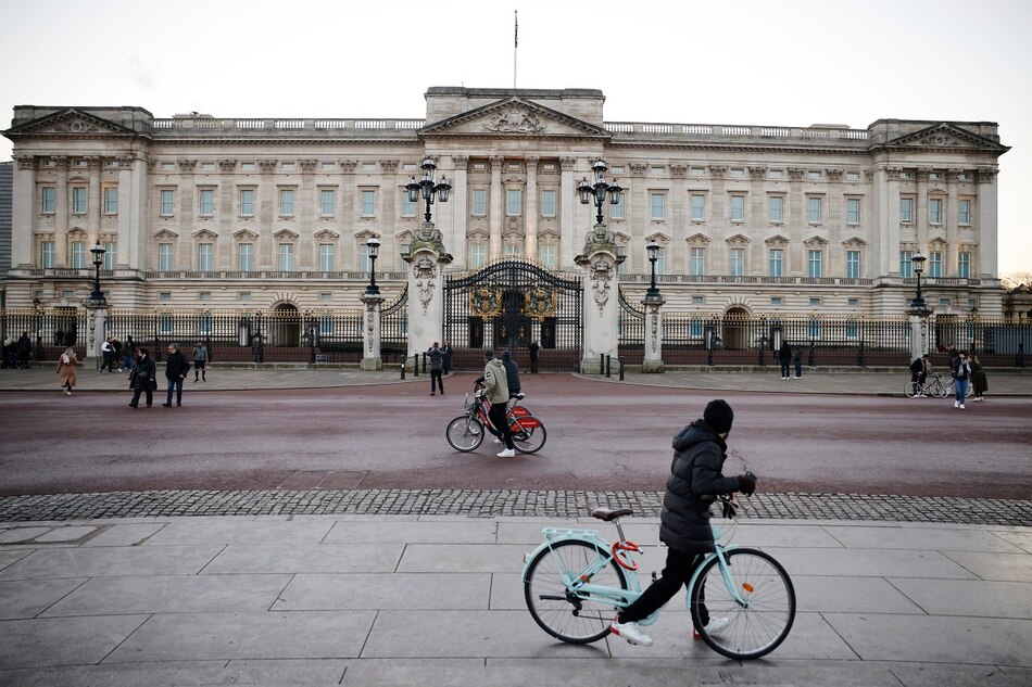 Reino Unido se plantea obligar a todos los viajeros a aislarse en hoteles
