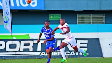 El campeón debuta con victoria
