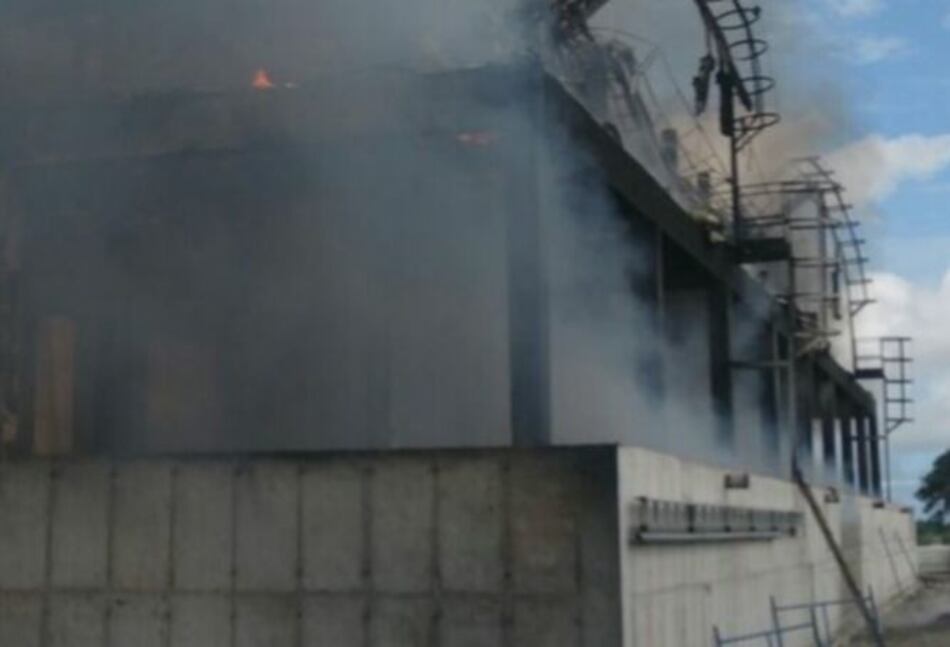 Bomberos controlan un incendio en el ingenio de Alanje