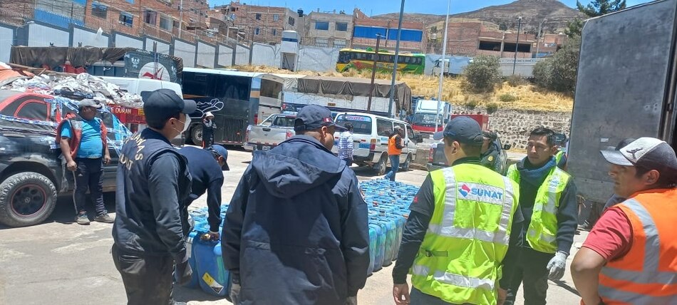Hallaron $400 mil dólares en la casa del jefe de Aduanas de Perú