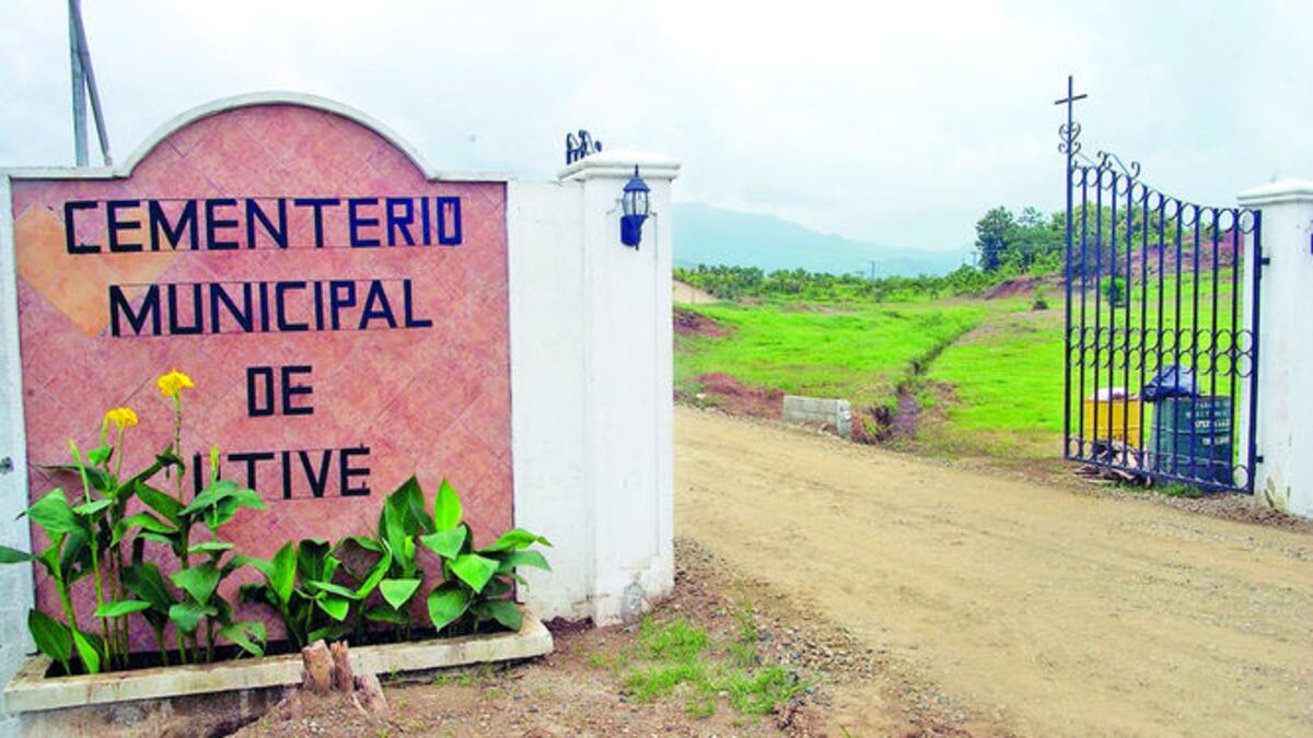 La última fosa común donde los funcionarios del Instituto de Medicina Legal y Ciencias Forenses llevaron cadáveres fue en el cementerio municipal de Utivé, en Pacora.
