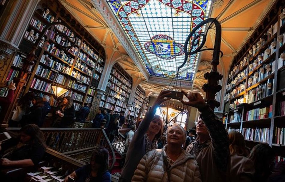 Con ayuda de Harry Potter se salva librería centenaria de Lello de Oporto