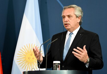 Fernández destaca atractivo de campo de petróleo y gas