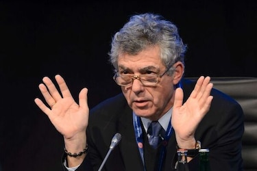 El español Villar confirma candidatura a la presidencia de la UEFA