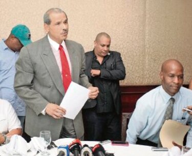 Bernabé Pérez renuncia a candidatura para el cargo de contralor