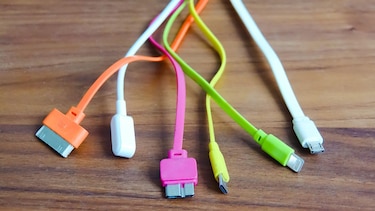 Cómo cuidar los cables de tus dispositivos electrónicos para que no se estropeen (y no es como seguramente lo estás haciendo)